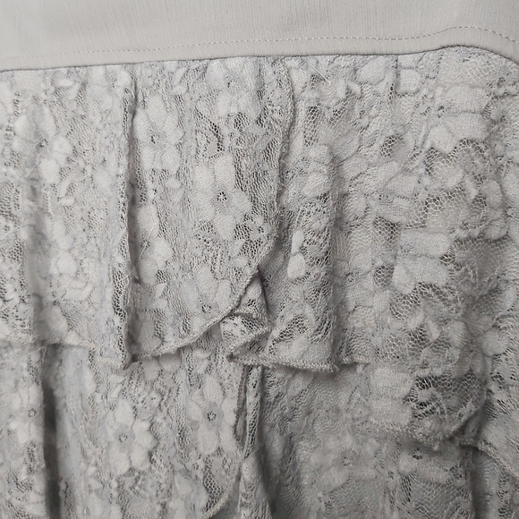 Little lace gray top.. sleeveless and perfect fit for jeans day - Picture 9 of 11